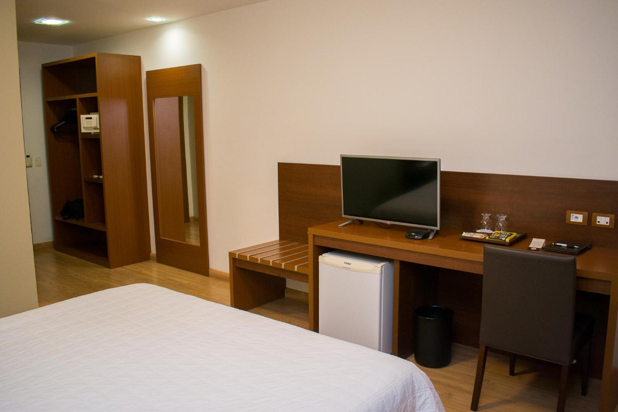 Jacques Georges Tower Hotel Пелотас Екстериор снимка